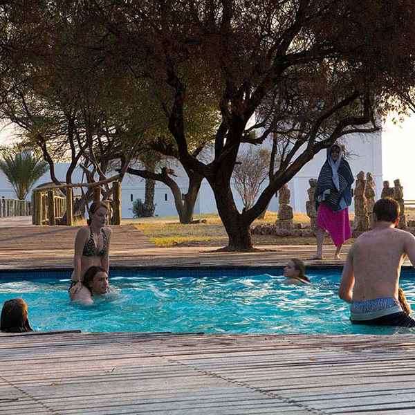 Swimmingpool bei Namutoni in Etosha
