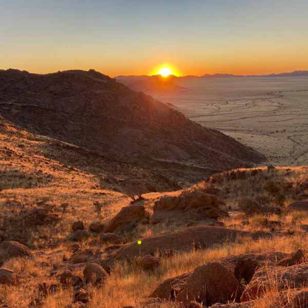 Namibias Sonnenaufgang bei den Auas Bergen